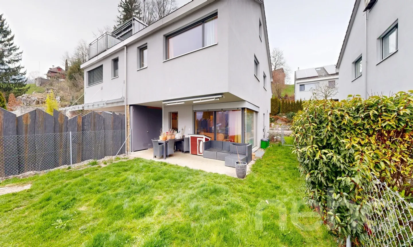 House with garden in a quiet location - Photo 3 of 11