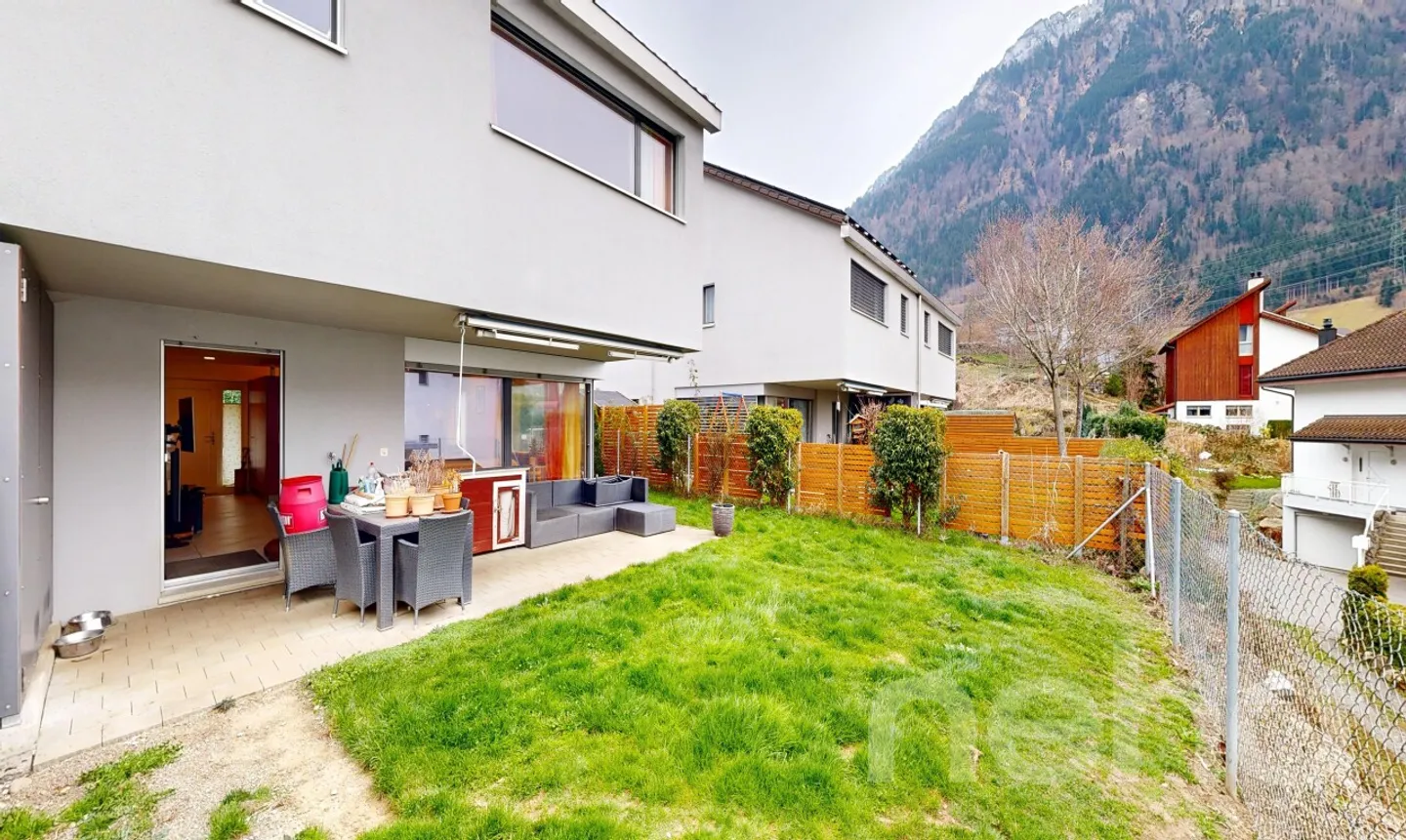 House with garden in a quiet location - Photo 2 of 11