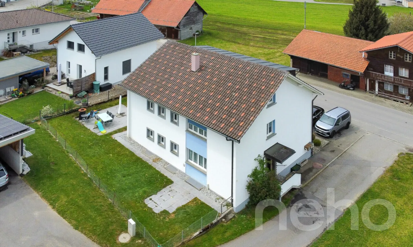 Mehrfamilienhaus im gruenen Plasselb - Foto 7 von 11
