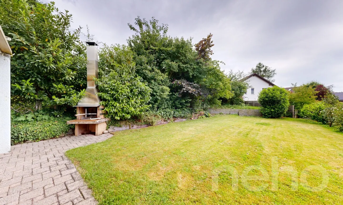 Family-friendly mid-terrace house with conservatory and photovoltaic system - Photo 4 of 11