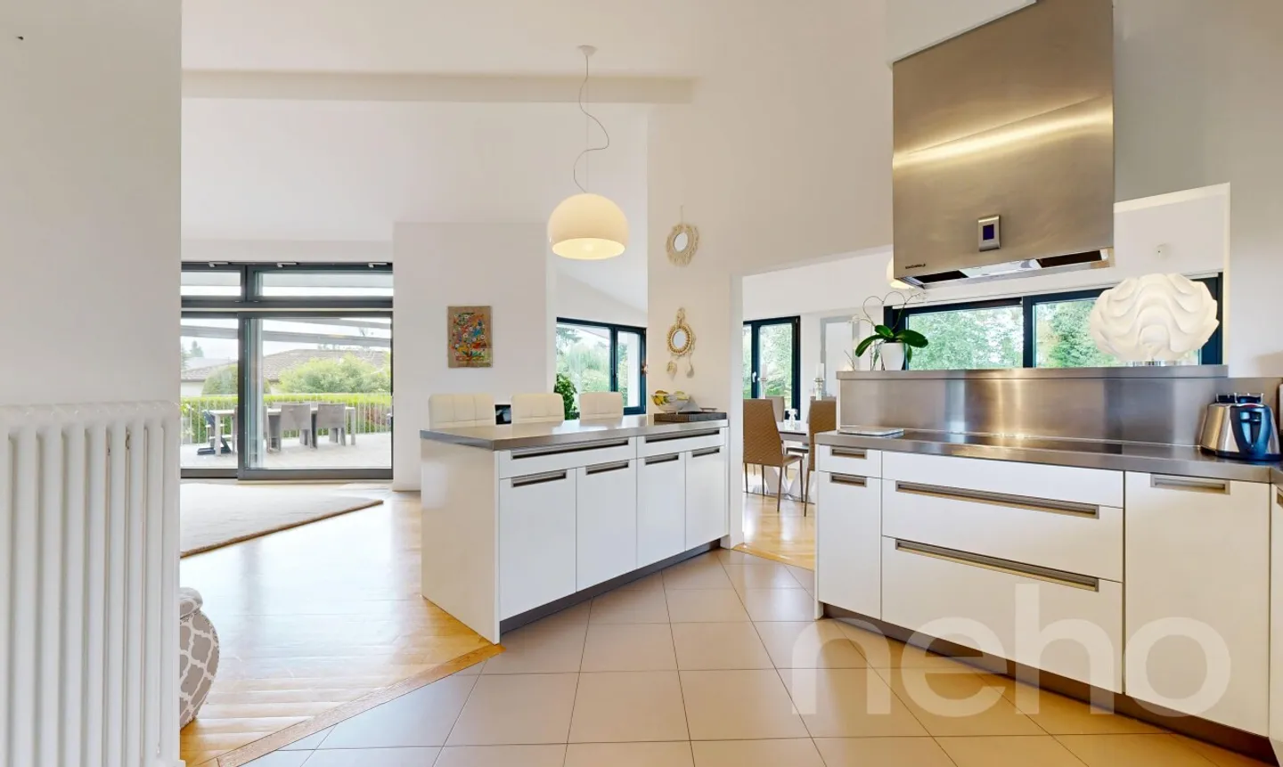 Spacious villa with magnificent volumes, large garden and swimming pool - Photo 9 of 13