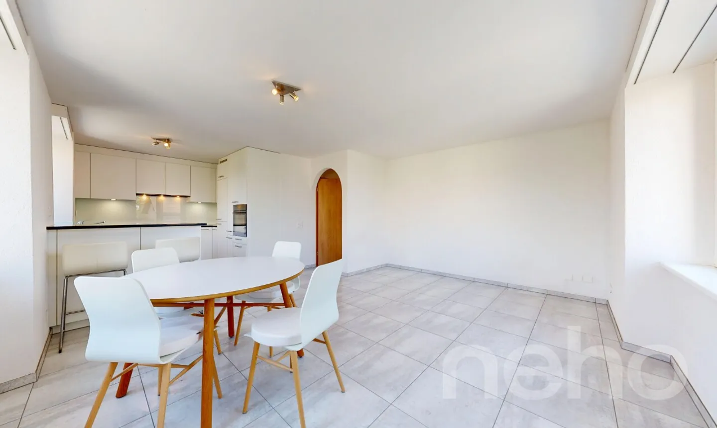 Renovated Apartment with Balcony - Photo 2 of 11