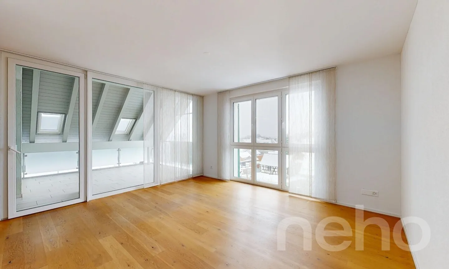 Attico luminoso di 4,5 stanze a Weiningen - Foto 2 di 11