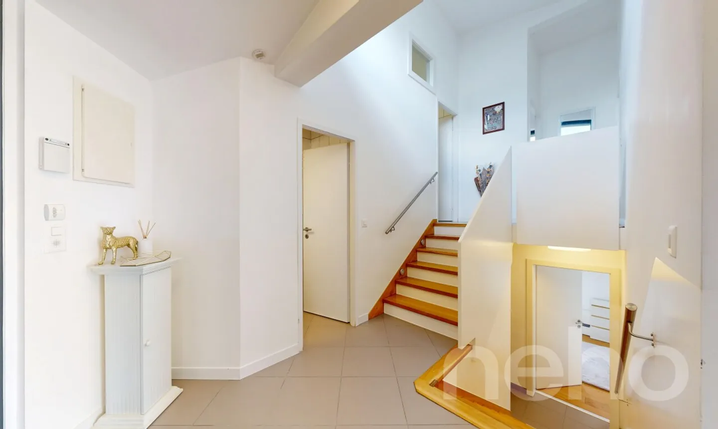 Spacious villa with magnificent volumes, large garden and swimming pool - Photo 12 of 13