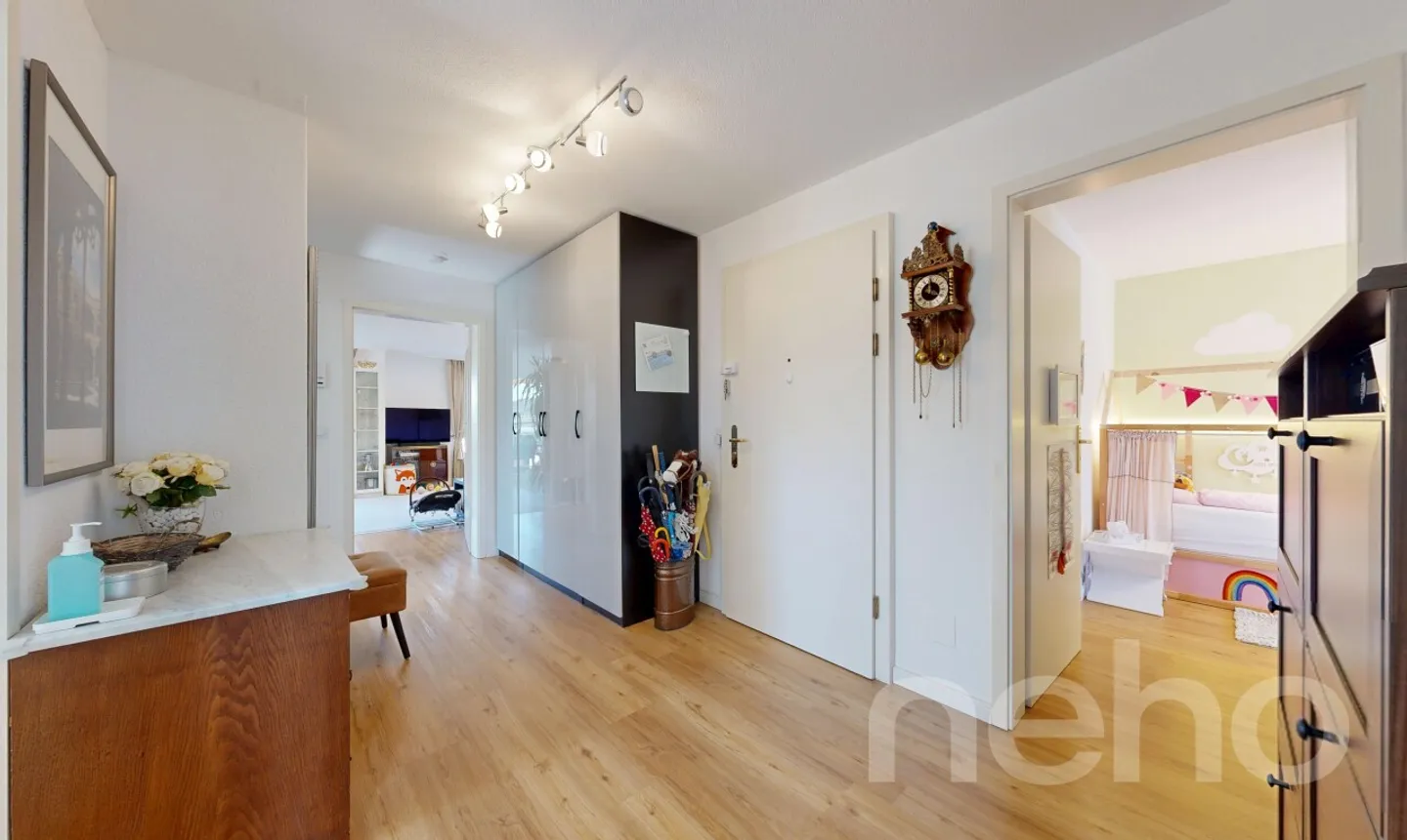 Vie centrale avec équipements modernes et loggia - Photo 9 sur 13