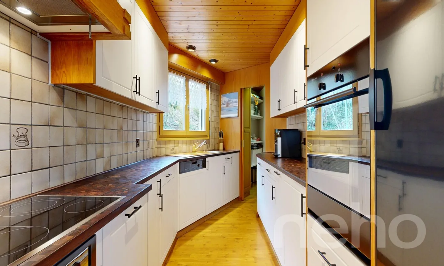 Vivere spazioso in una posizione con vista libera - Foto 9 di 11