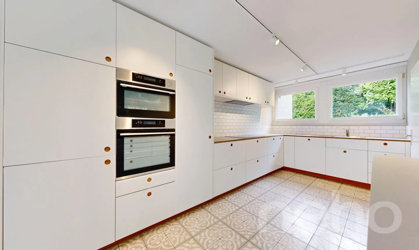 Family-friendly mid-terrace house with conservatory and photovoltaic system - Photo 8 of 11