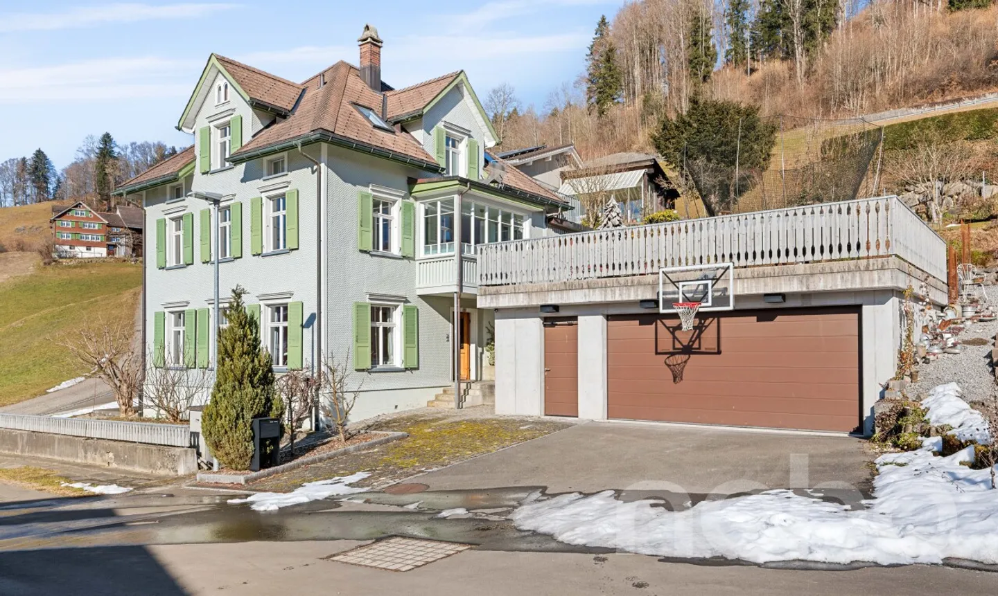 Stilvoll restauriertes Wohnhaus von 1919 - Foto 1 di 11