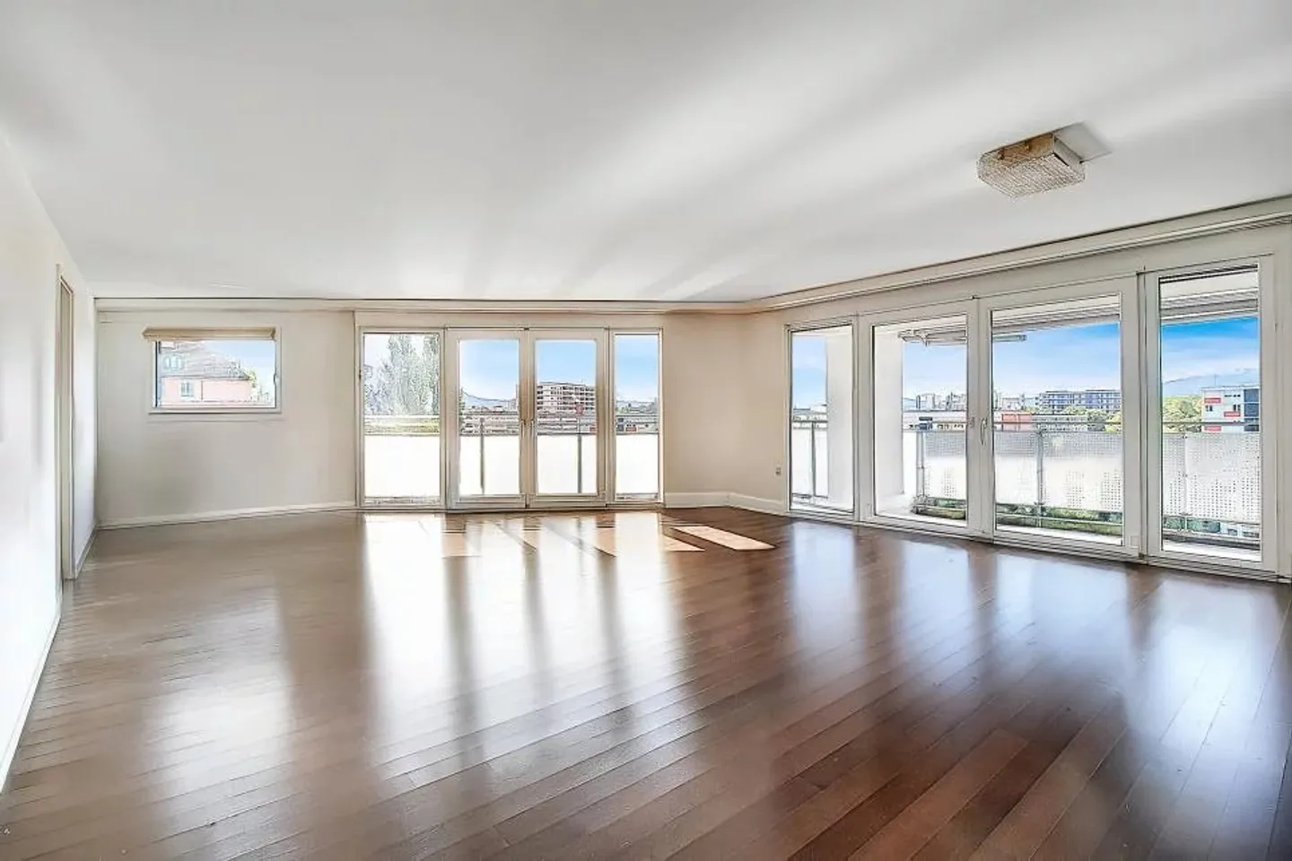 Exceptional Duplex in Saint-Jean - Photo 3 of 13