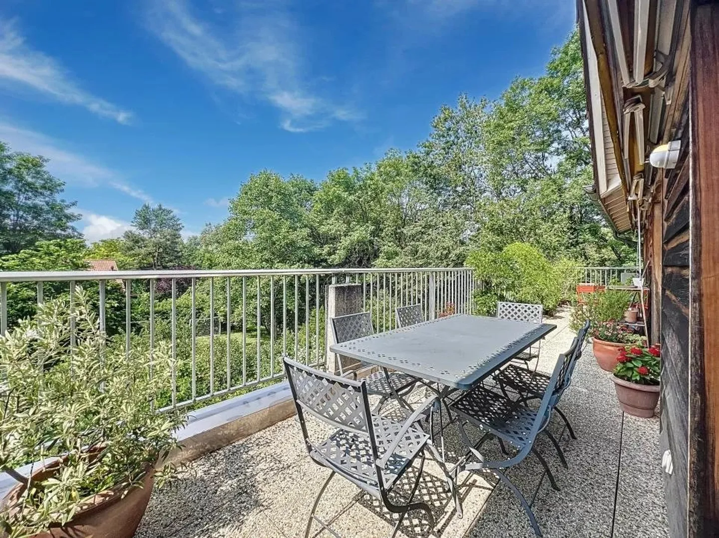 Superb penthouse with mezzanine and south-facing terrace in Troinex - Foto 12 von 13