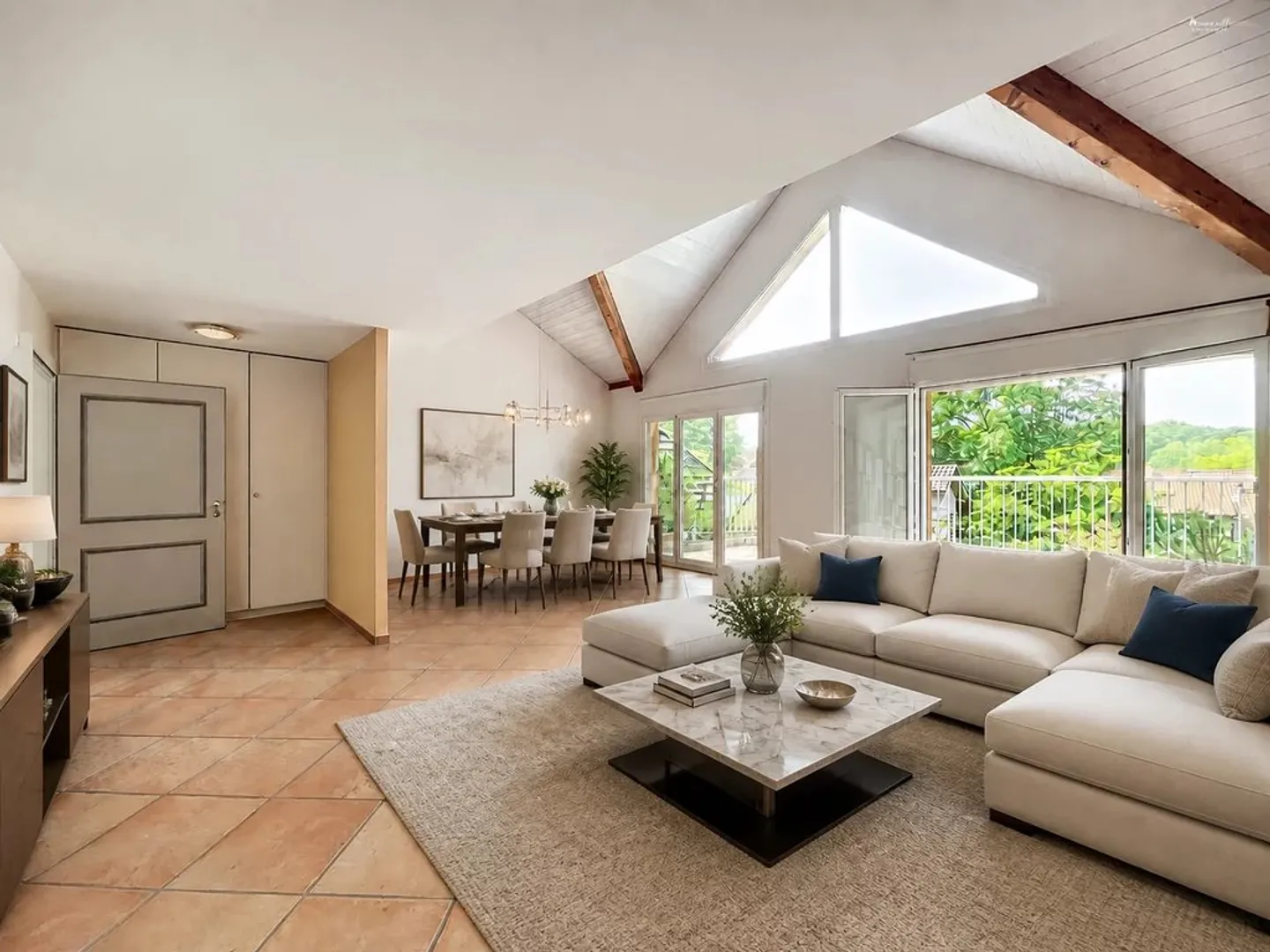 Stunning south-facing crossing attic with terrace and view of Salève - Photo 4 of 13