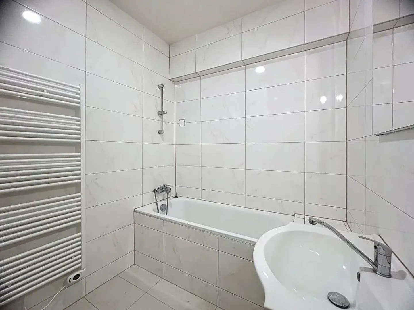 Beautiful ground floor apartment with garden - Photo 5 of 9