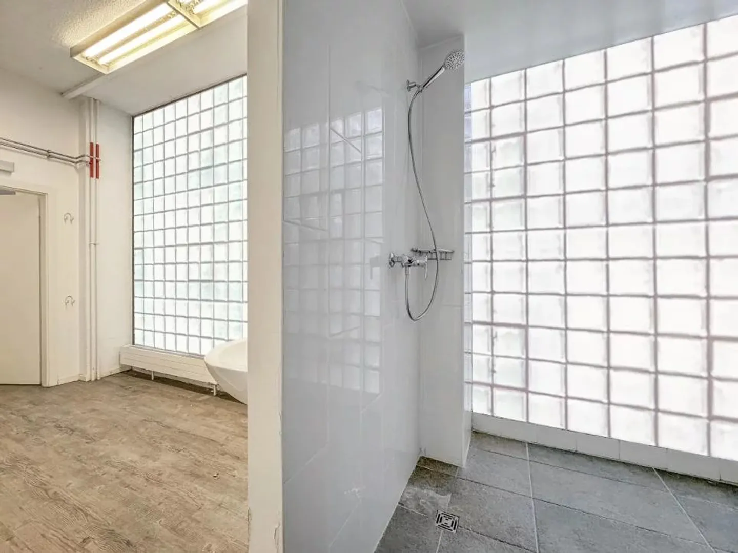 Spacious arcade – ideal for sports or wellness activities - Photo 7 of 13