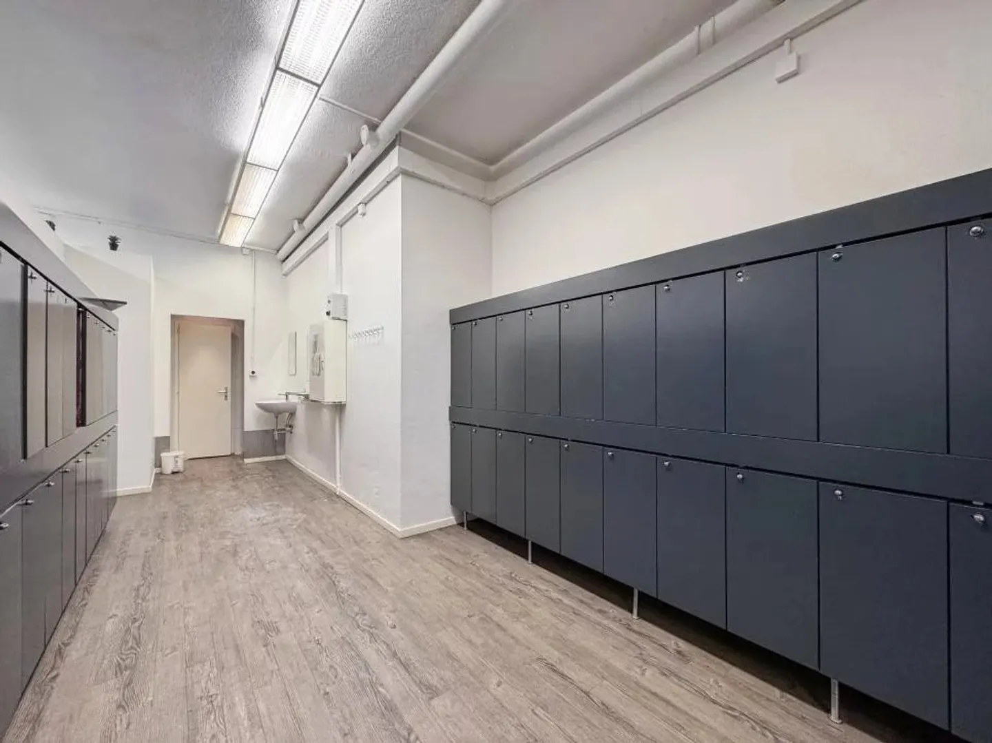 Spacious arcade – ideal for sports or wellness activities - Photo 3 of 13