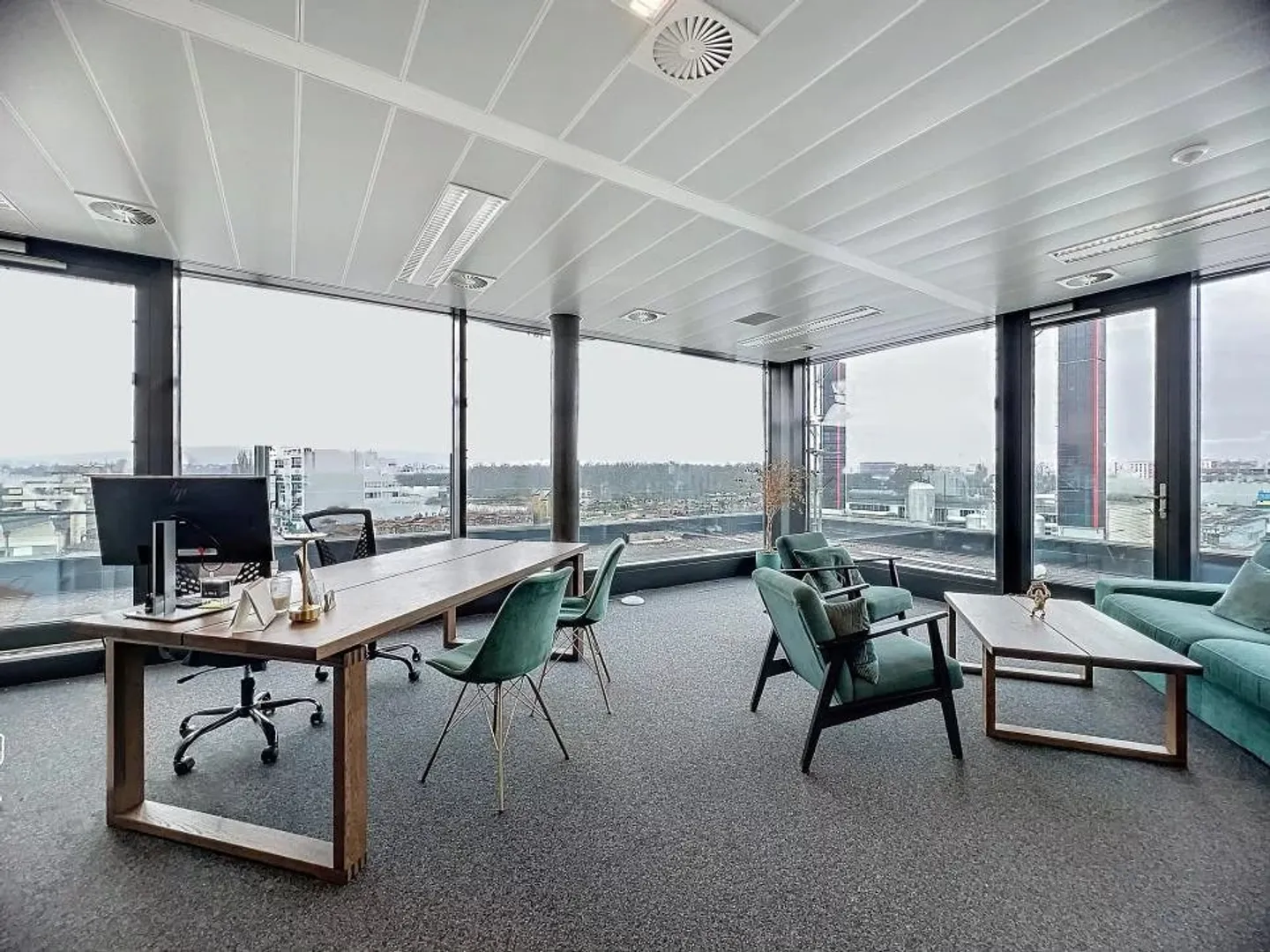 Magnifique espace de travail en attique de 570m2 au cœur de Lignon - Photo 1 sur 10
