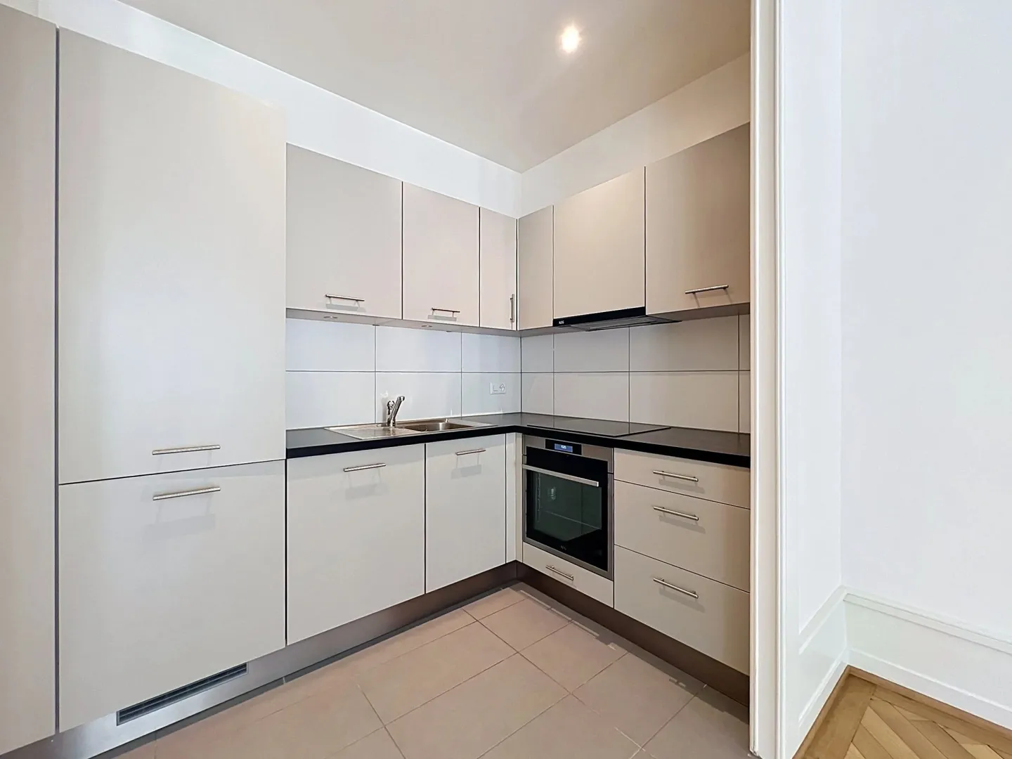 Charmant appartement traversant de 4,5 pièces au cœur des Eaux-Vives - Photo 4 sur 9