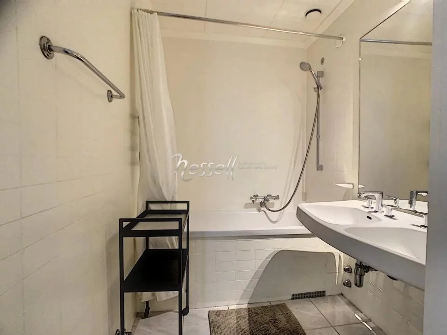 Charming Apartment with Pool - Photo 6 of 11