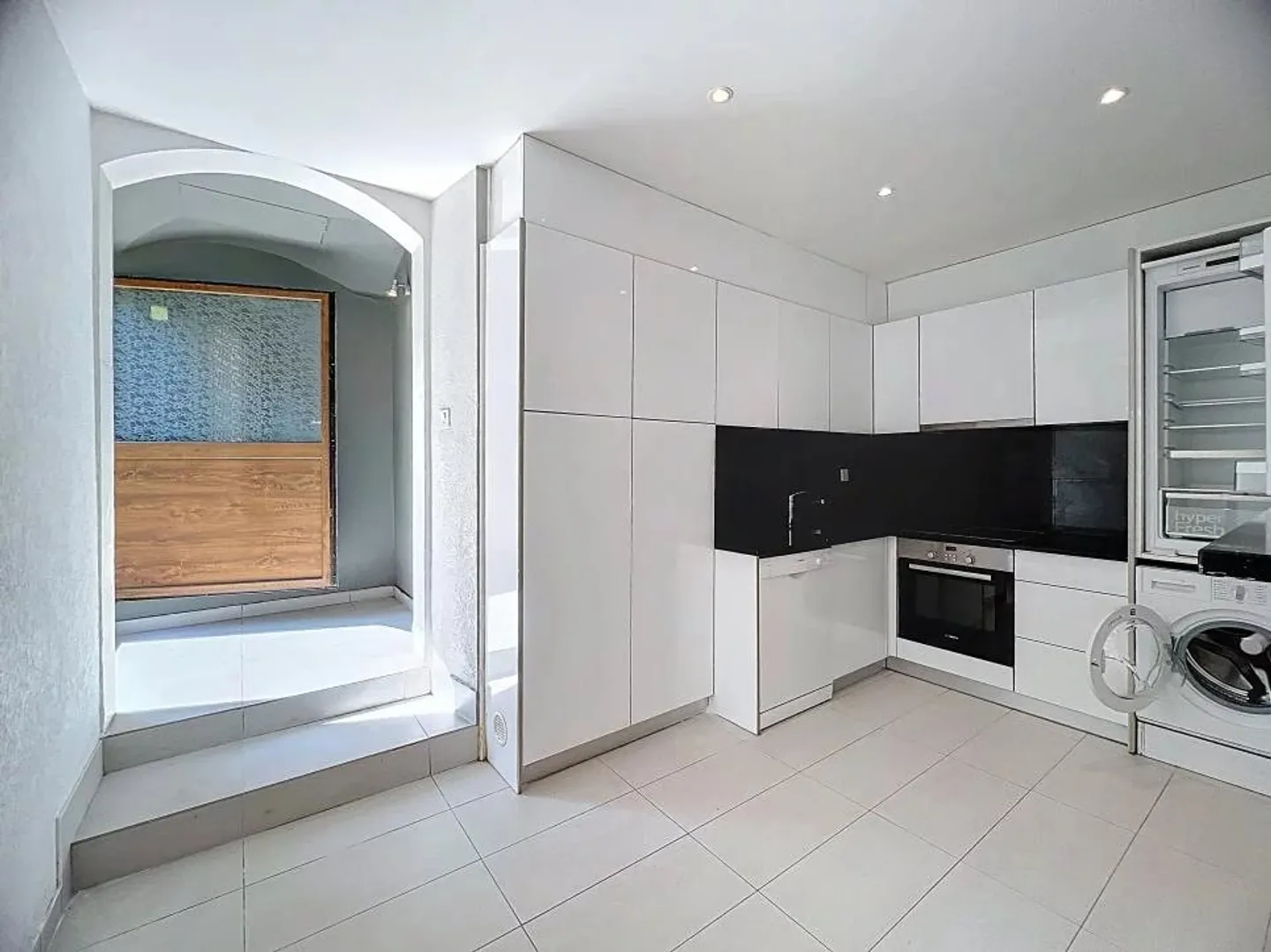 Beautiful ground floor apartment with garden - Photo 2 of 9