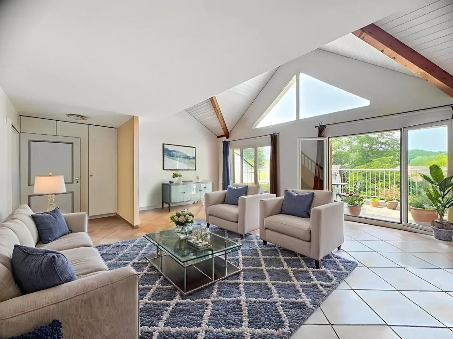 Superb penthouse with mezzanine and south-facing terrace in Troinex - Foto 1 von 13