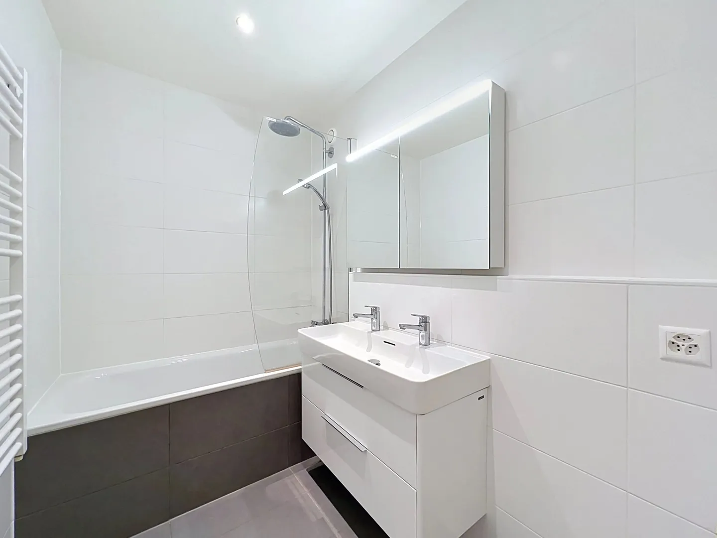Charmant appartement traversant de 4,5 pièces au cœur des Eaux-Vives - Photo 6 sur 9