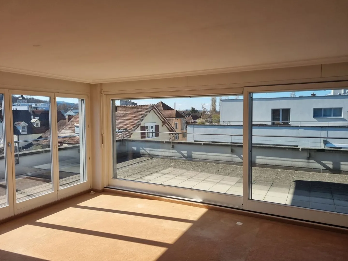 Attique de 3,5 pièces au centre de Lyss (incl. EHP) - Photo 1 sur 11