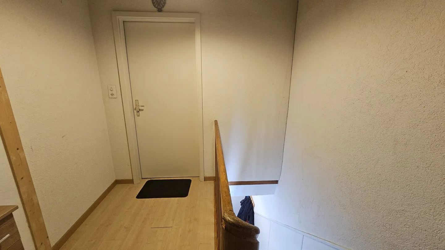 Zu vermieten in Delémont eine gemütliche 3,5-Zimmer-Wohnung unter dem Dach - Foto 2 von 9