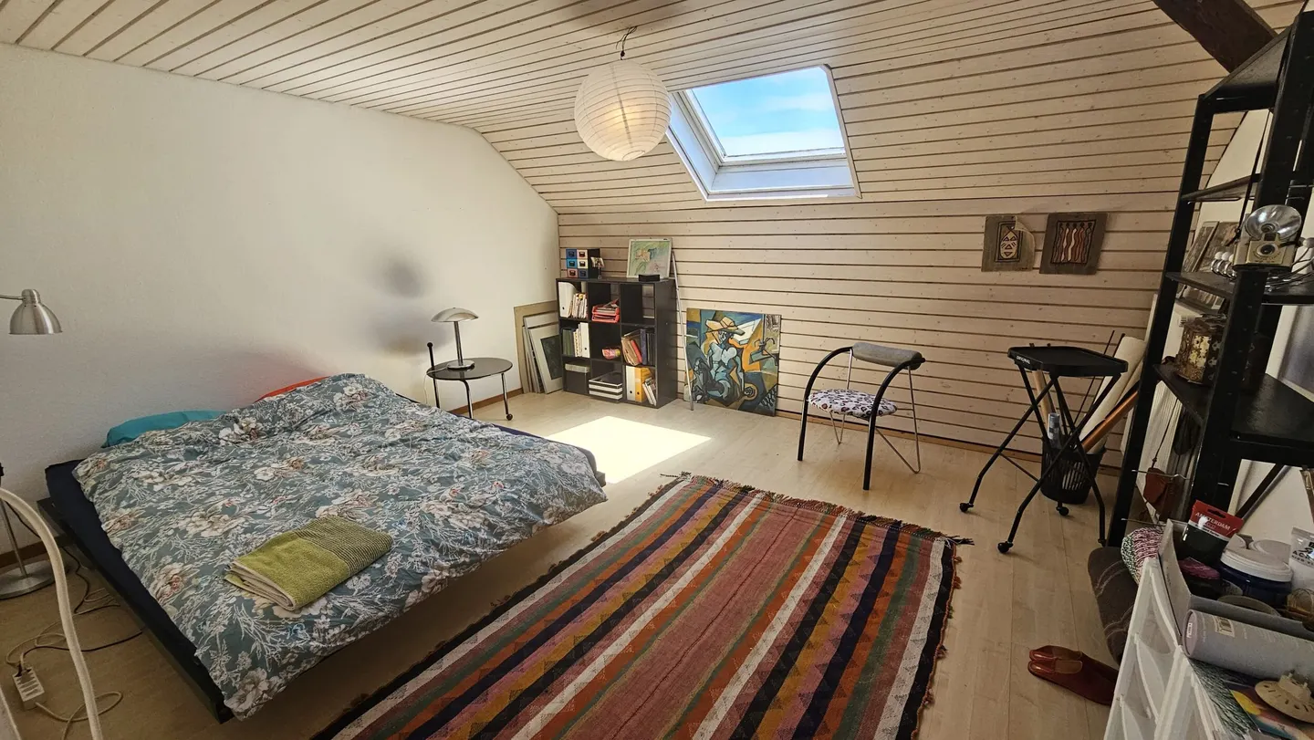 Zu vermieten in Delémont eine gemütliche 3,5-Zimmer-Wohnung unter dem Dach - Foto 5 von 9