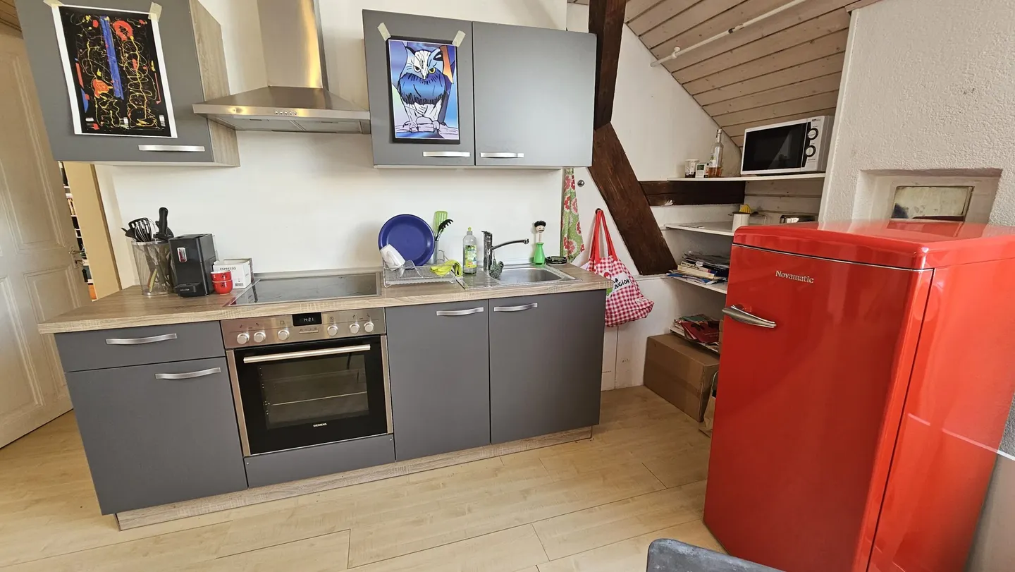 Zu vermieten in Delémont eine gemütliche 3,5-Zimmer-Wohnung unter dem Dach - Foto 6 von 9