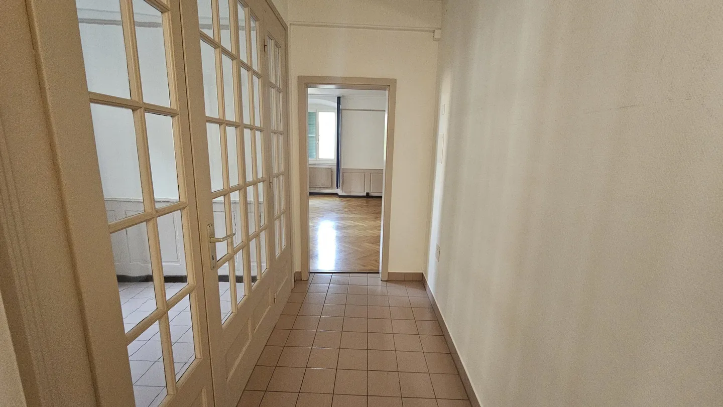 In affitto a Delémont nel centro storico 1 ufficio di 4 stanze - Foto 8 di 13