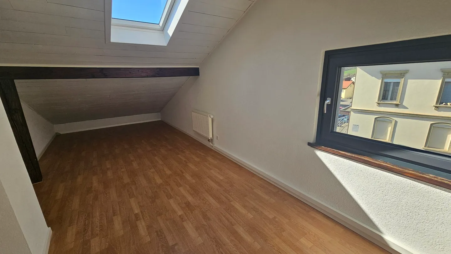 4,5-Zimmer-Duplexwohnung im 1. Stock in Courroux zu vermieten - Foto 9 von 13