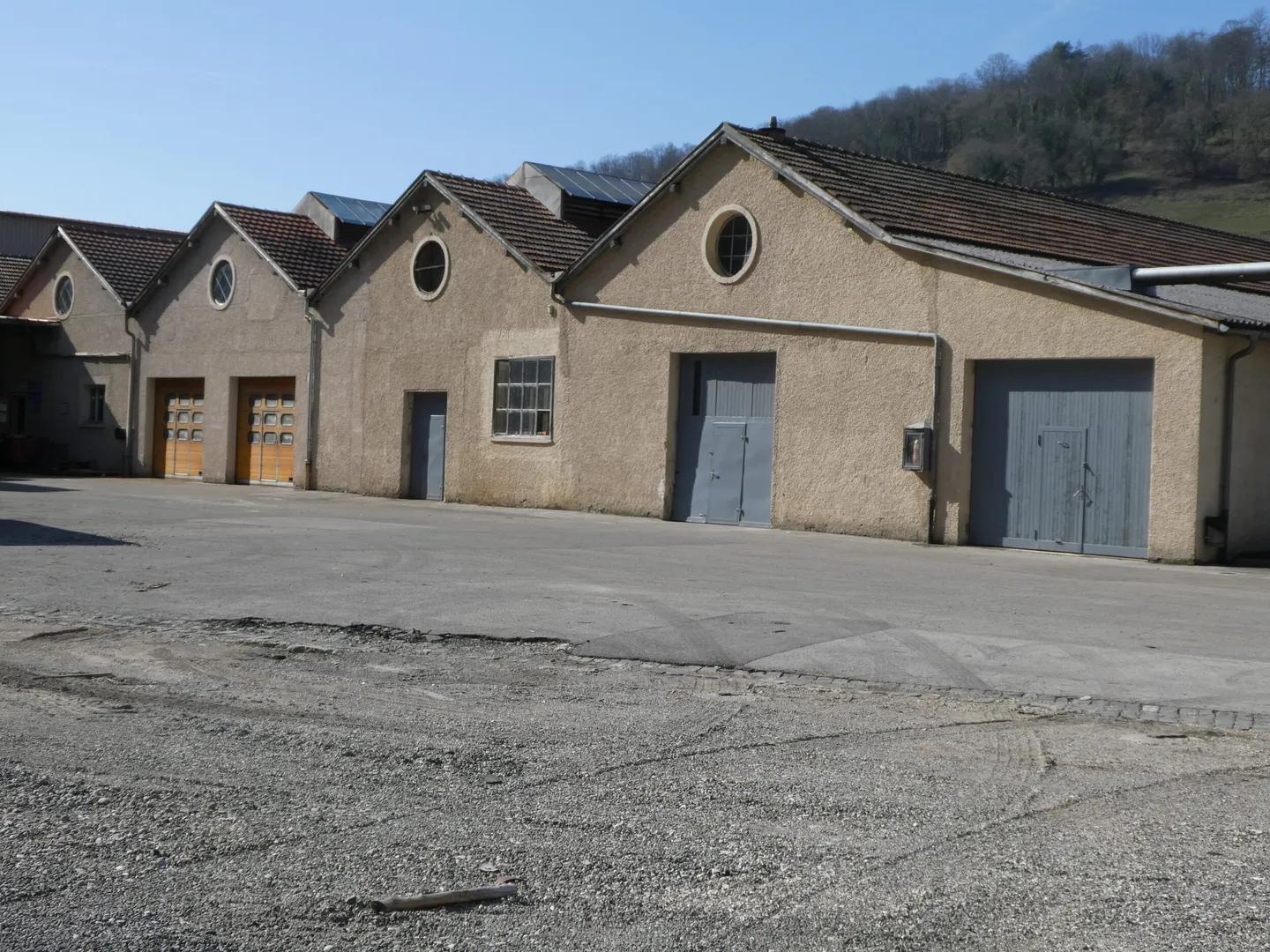 Sur le site Thecla à St-Ursanne local fermé de 287 m² à louer - Photo 1 sur 7