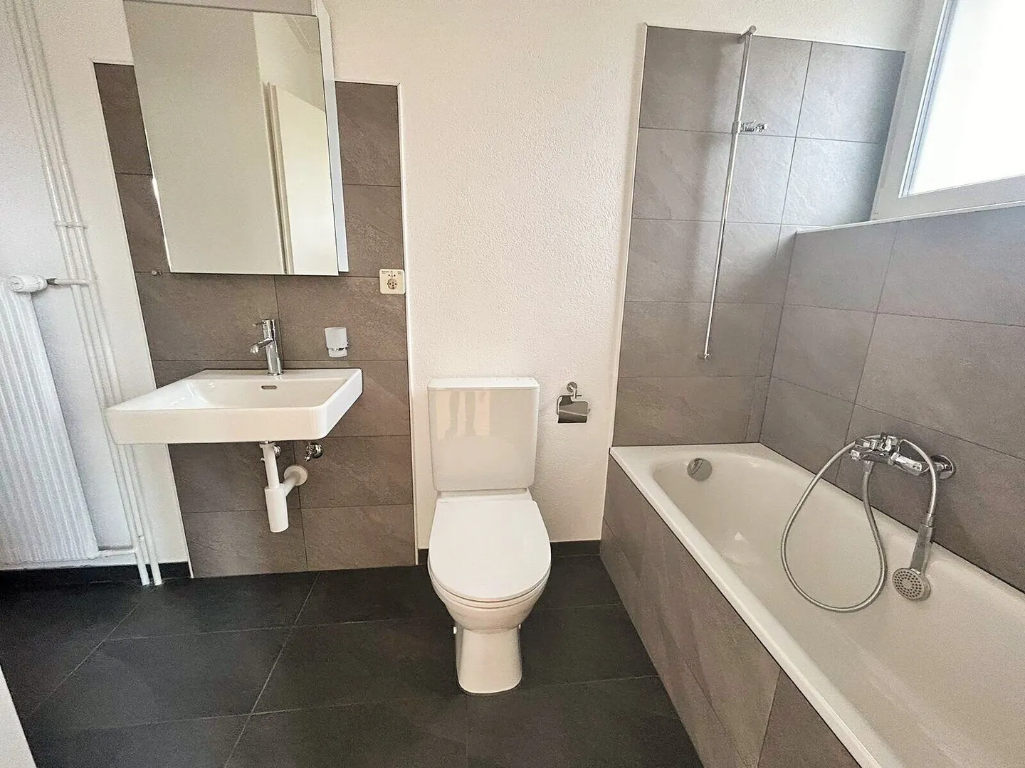 In Malleray gelegene 3,5-Zimmer-Wohnung im 1. Stock zu vermieten - Foto 5 von 12