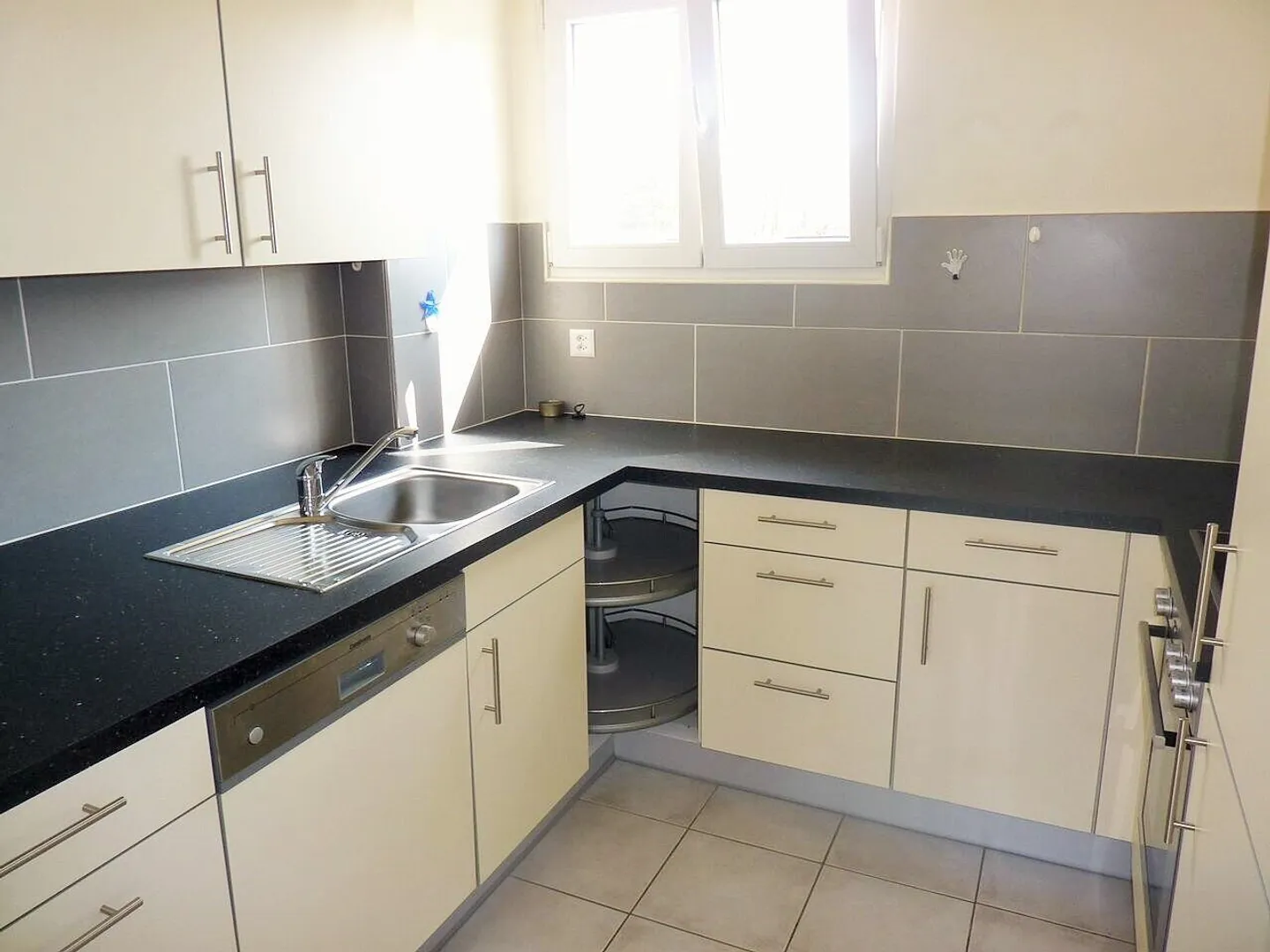 Charmant appartement 4.5 pièces - Photo 2 sur 9