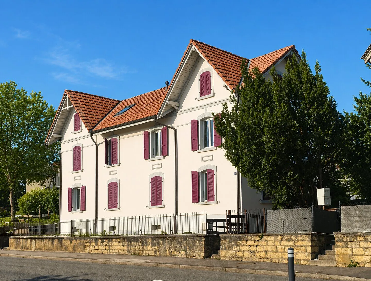 For rent in Delémont large 5.5 room apartment - Photo 1 of 13