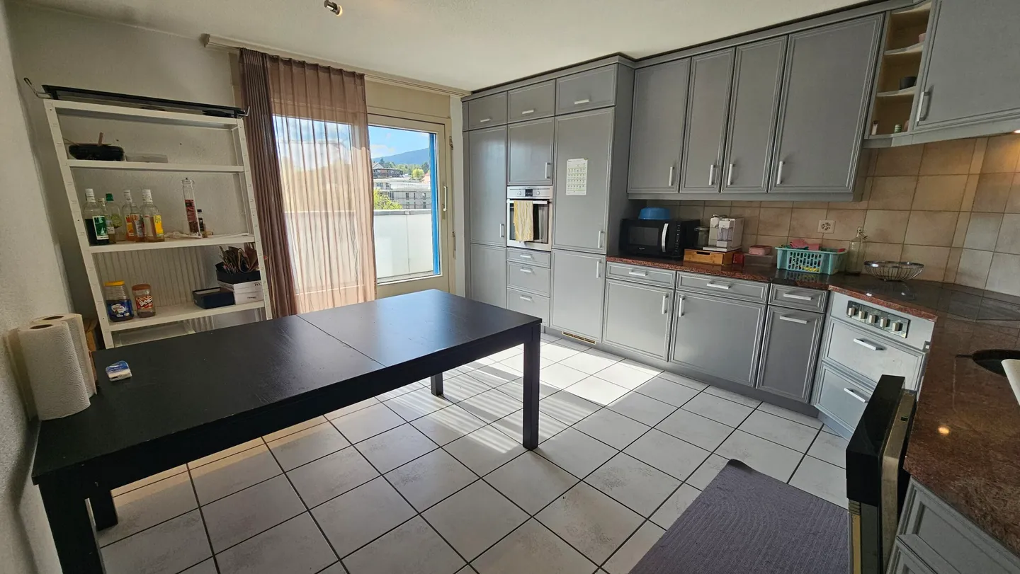 For rent in Delémont, superb 6-room penthouse with a large terrace - Photo 2 of 13