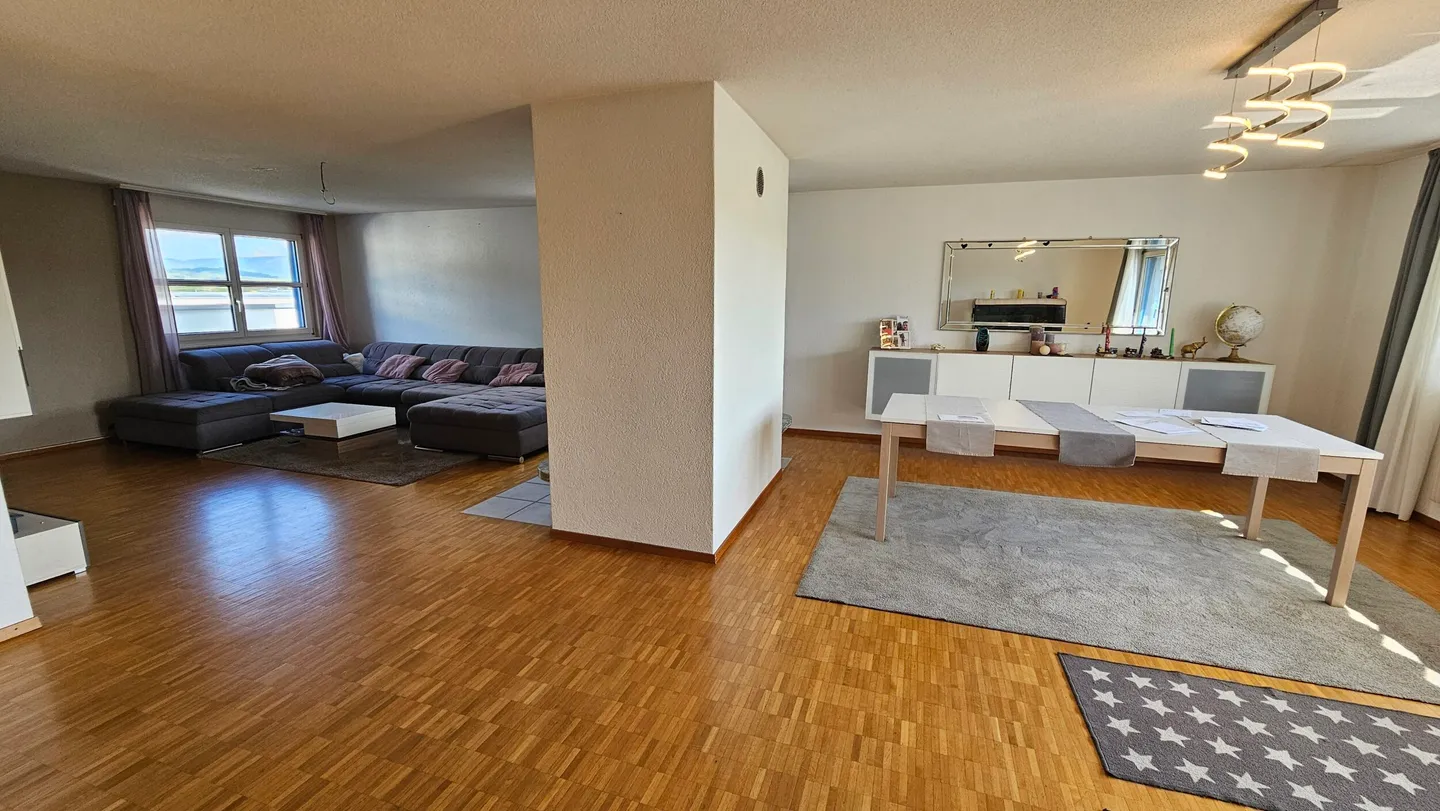 For rent in Delémont, superb 6-room penthouse with a large terrace - Photo 3 of 13