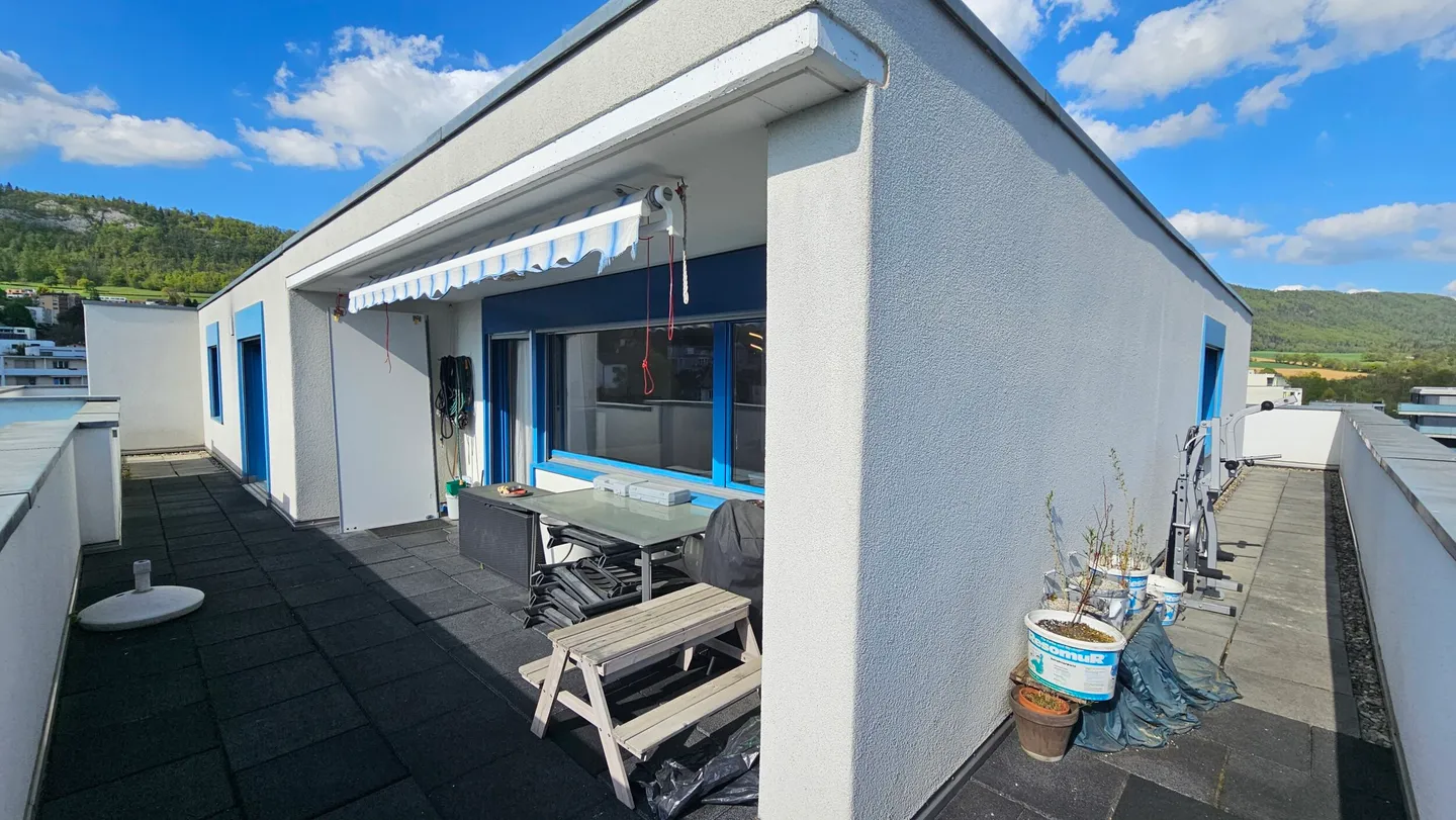For rent in Delémont, superb 6-room penthouse with a large terrace - Photo 8 of 13