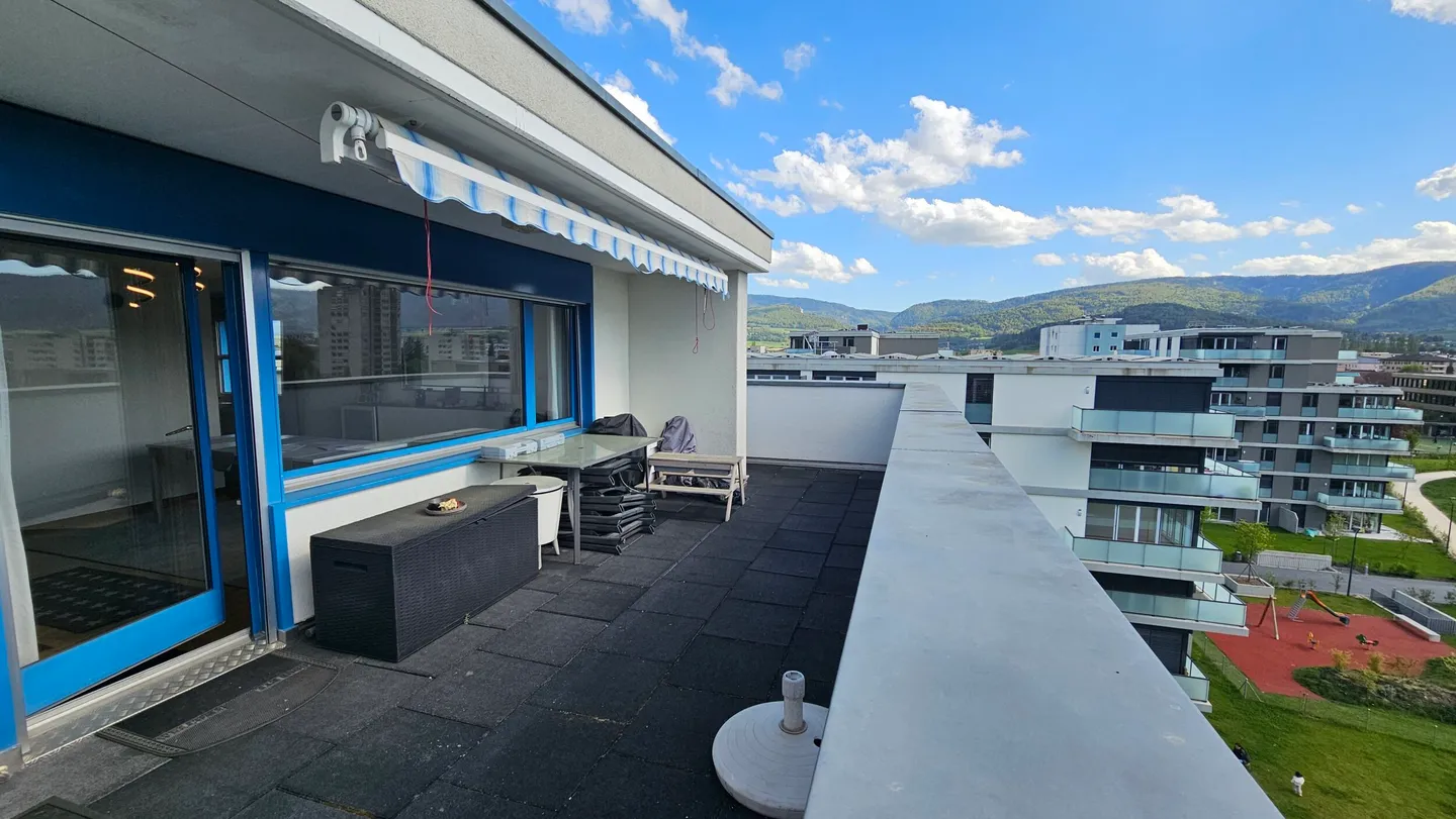 For rent in Delémont, superb 6-room penthouse with a large terrace - Photo 9 of 13
