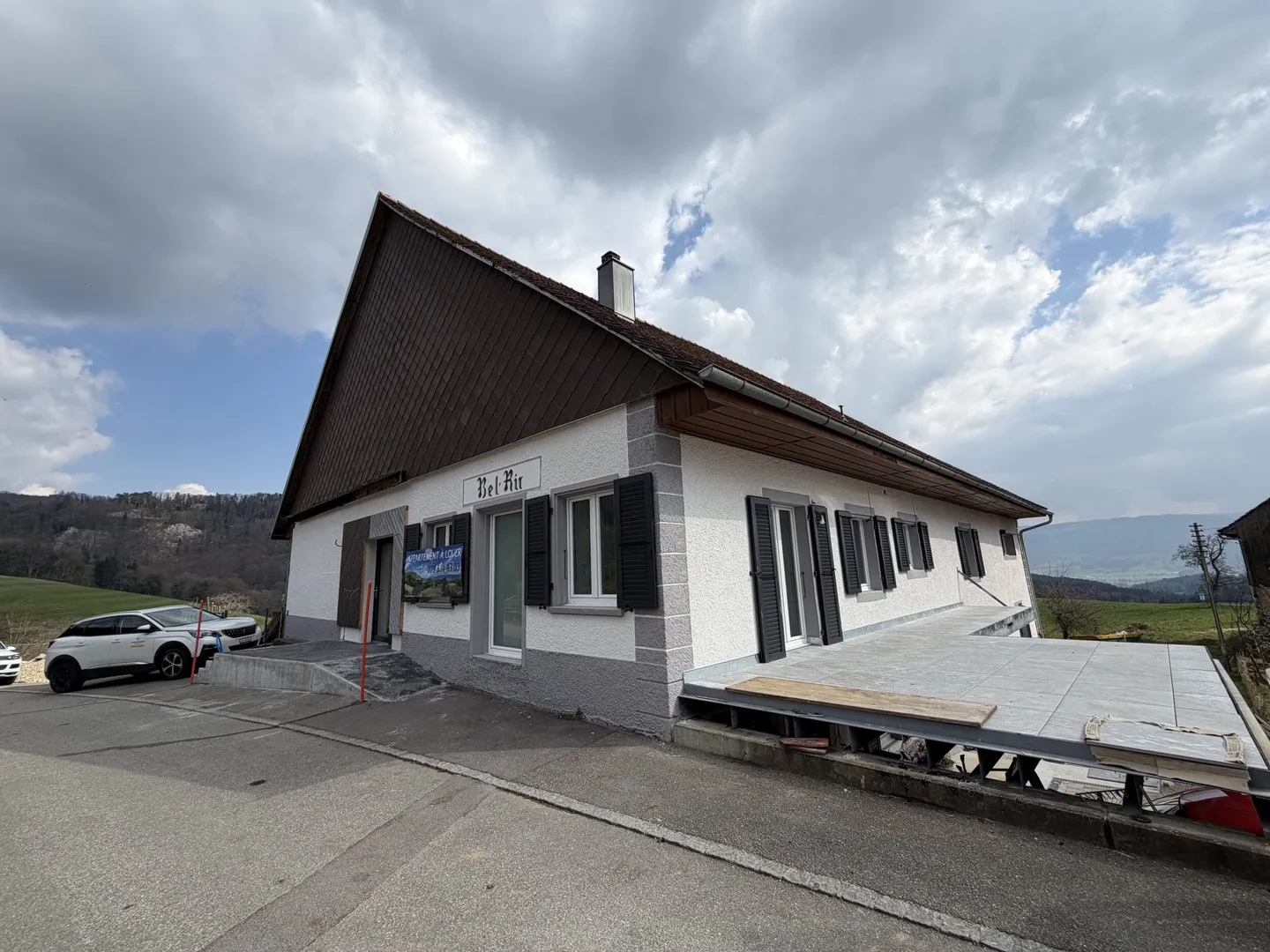 For rent in Montavon magnificent 5.5 room apartment - Photo 2 of 13