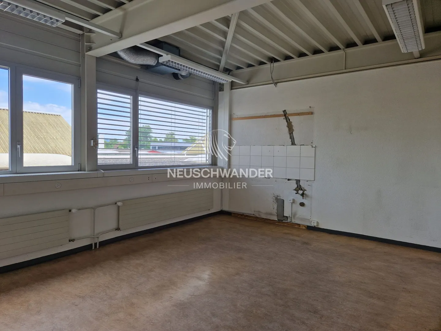 Große Verkaufsfläche von 504 m2 in Delémont zu vermieten - Foto 5 von 8