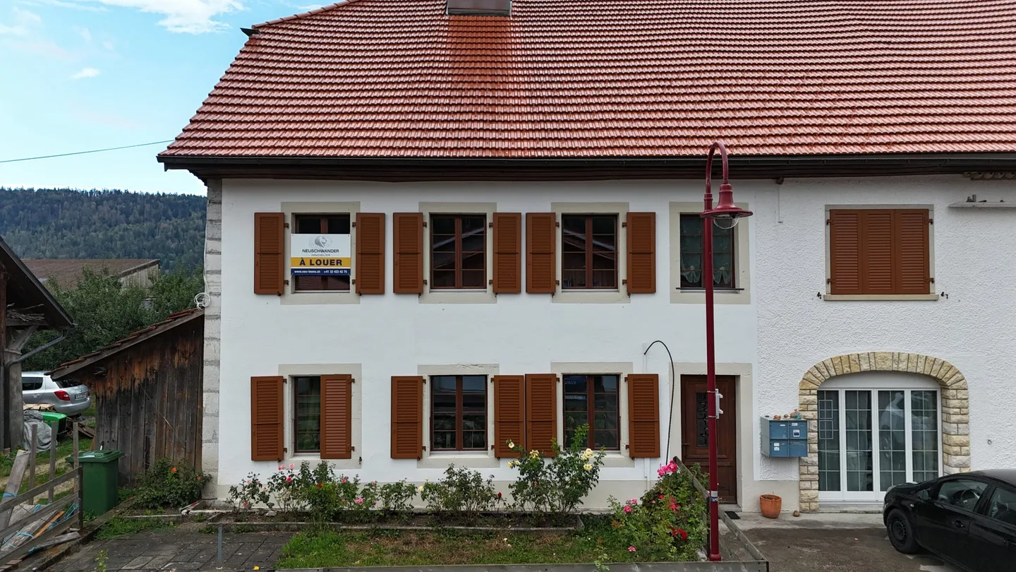 Chaleureux appartement 3.5 pièces au 1er étage à louer à Sornetan - Photo 1 sur 13