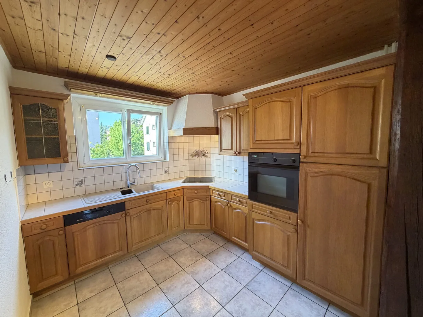 Zu vermieten in Delémont 3,5-Zimmer-Wohnung im 1. Stock - Foto 2 von 9