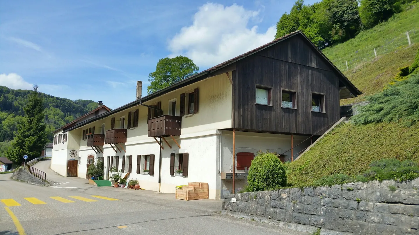 3,5-Zimmer-Wohnung im 1. Stock zu vermieten in St-Ursanne - Foto 1 von 13