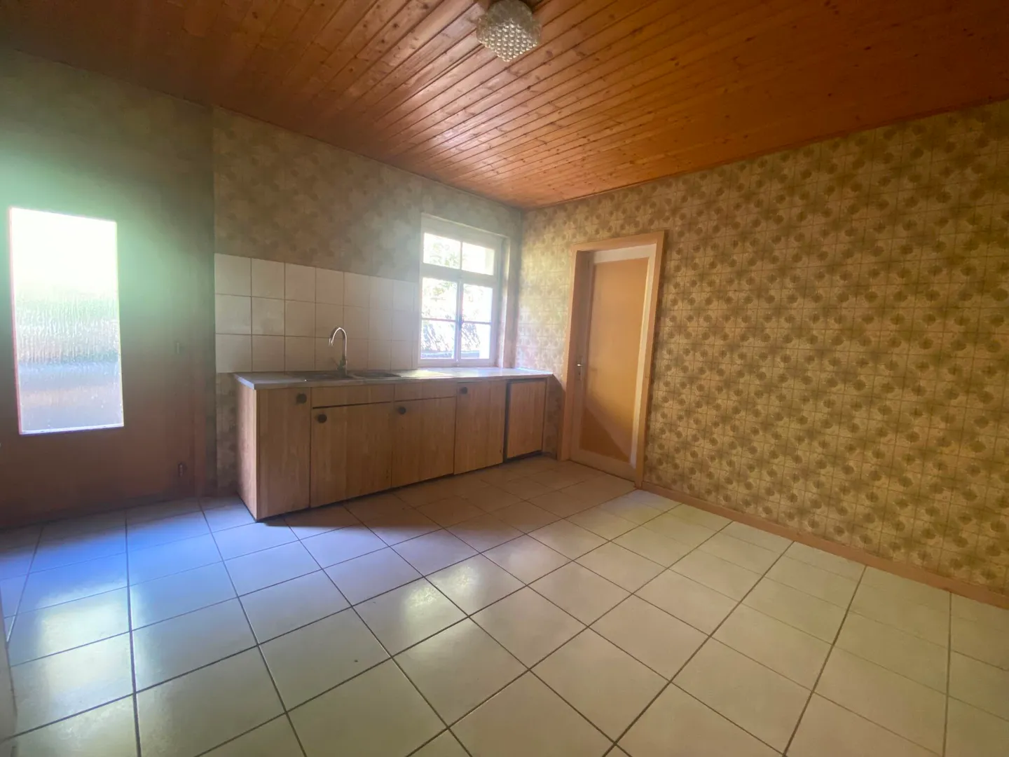 3,5-Zimmer-Wohnung im 1. Stock zu vermieten in St-Ursanne - Foto 3 von 13