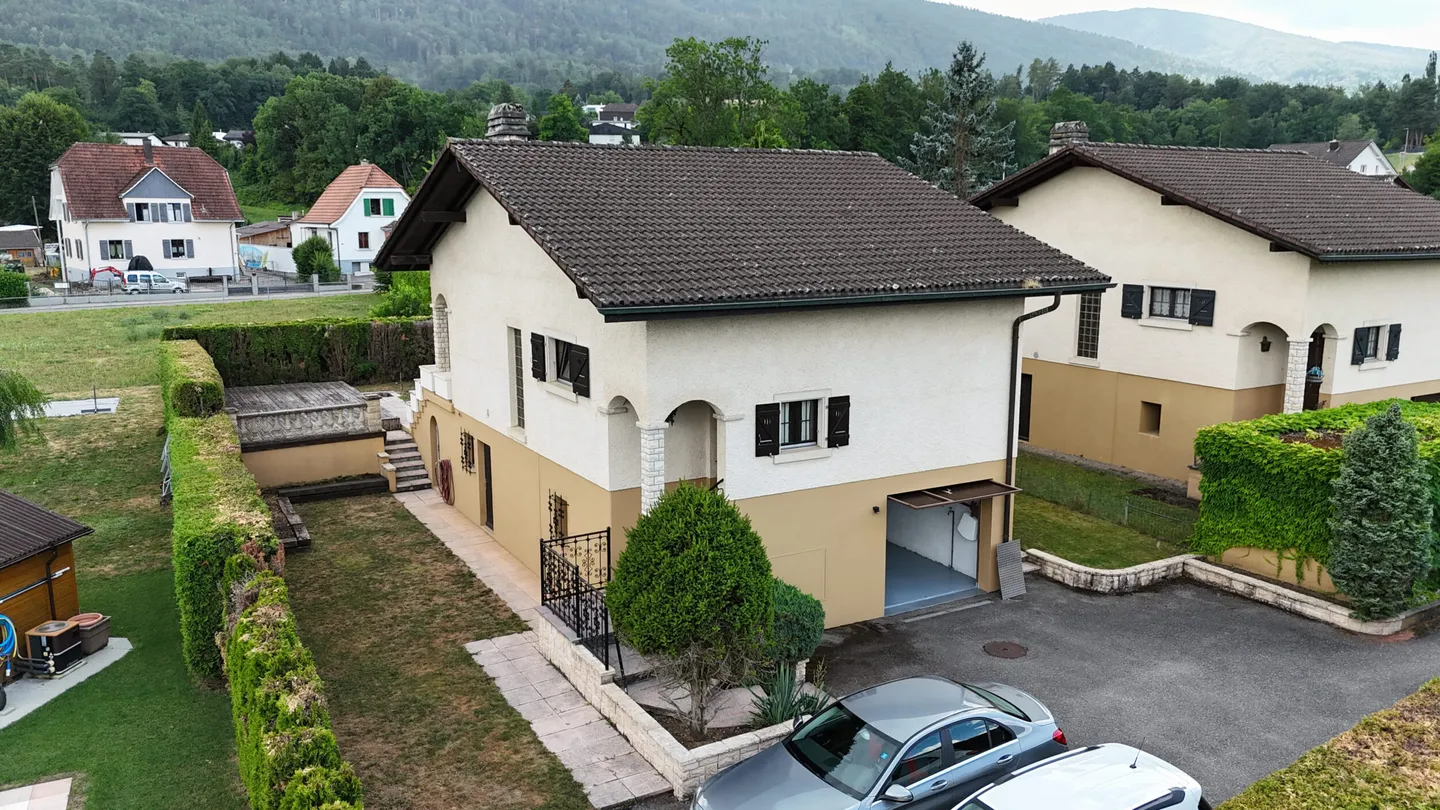 For rent in Courrendlin, 6.5-room house of 125 m² with garden - Photo 1 of 13