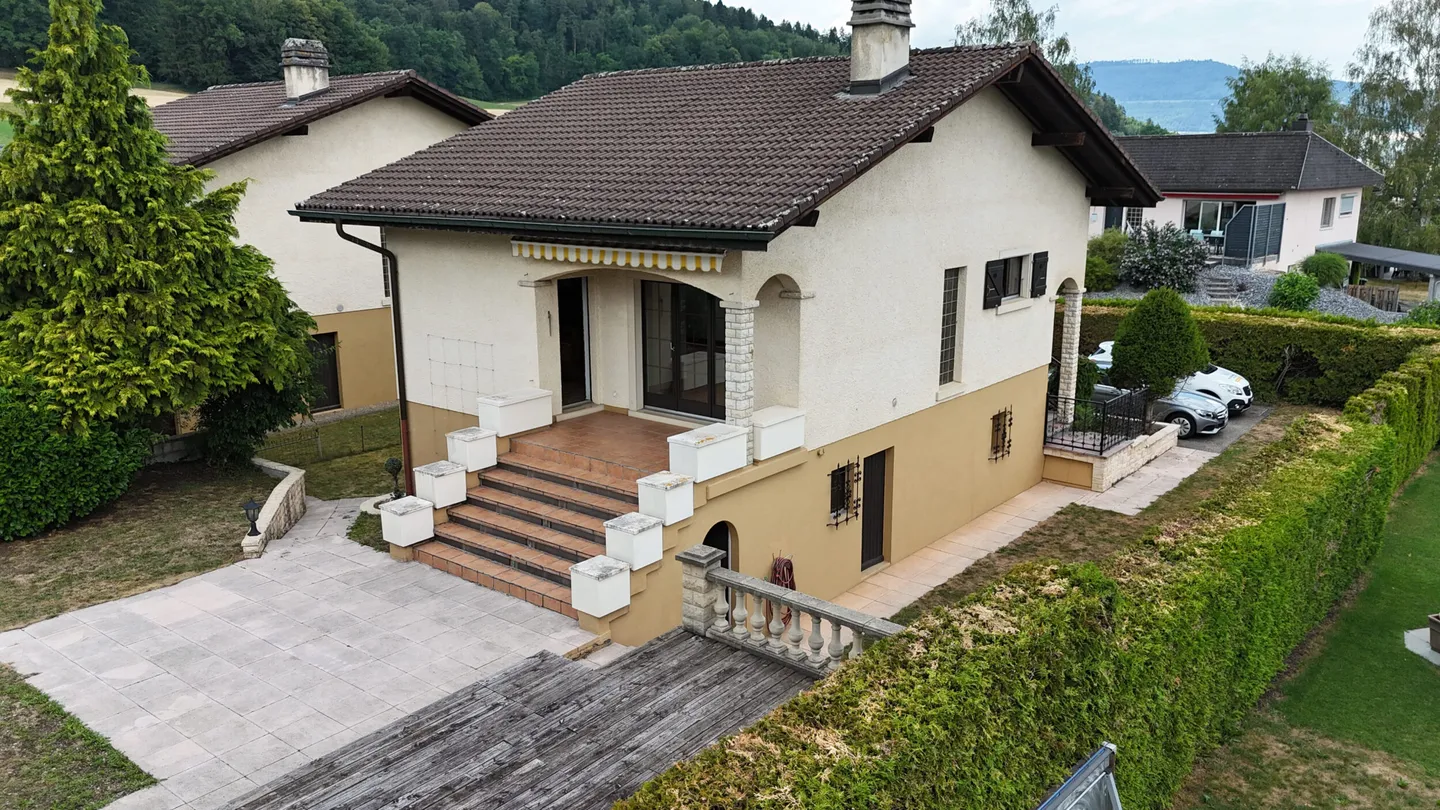 For rent in Courrendlin, 6.5-room house of 125 m² with garden - Photo 2 of 13