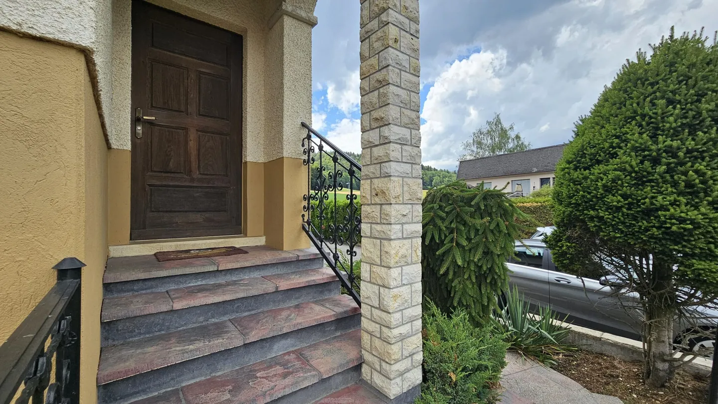 For rent in Courrendlin, 6.5-room house of 125 m² with garden - Photo 4 of 13