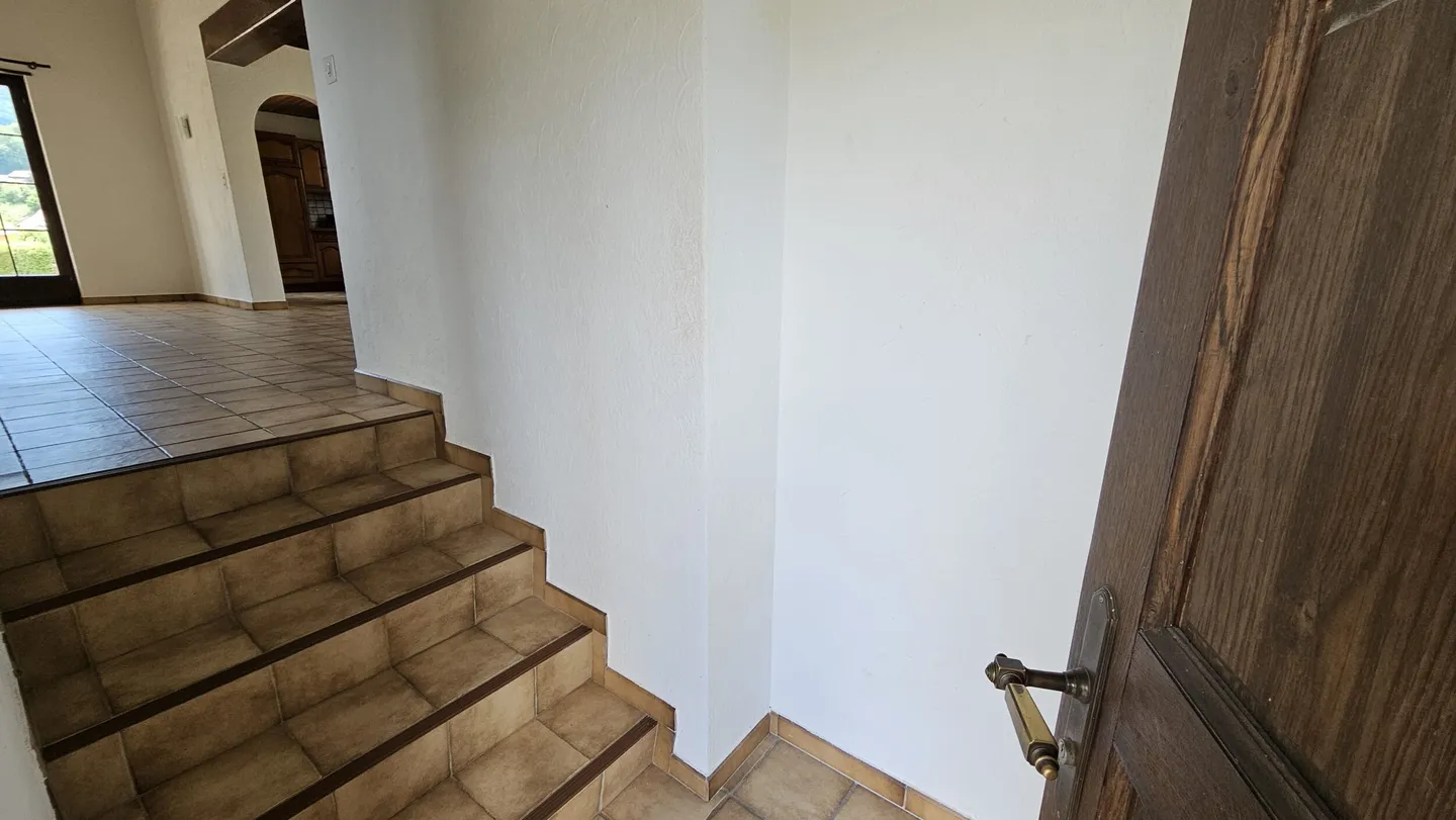 For rent in Courrendlin, 6.5-room house of 125 m² with garden - Photo 5 of 13