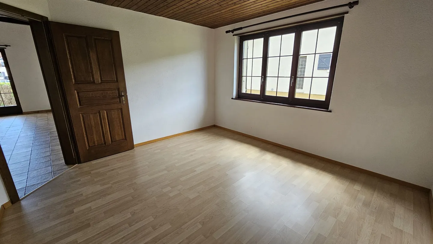 For rent in Courrendlin, 6.5-room house of 125 m² with garden - Photo 8 of 13