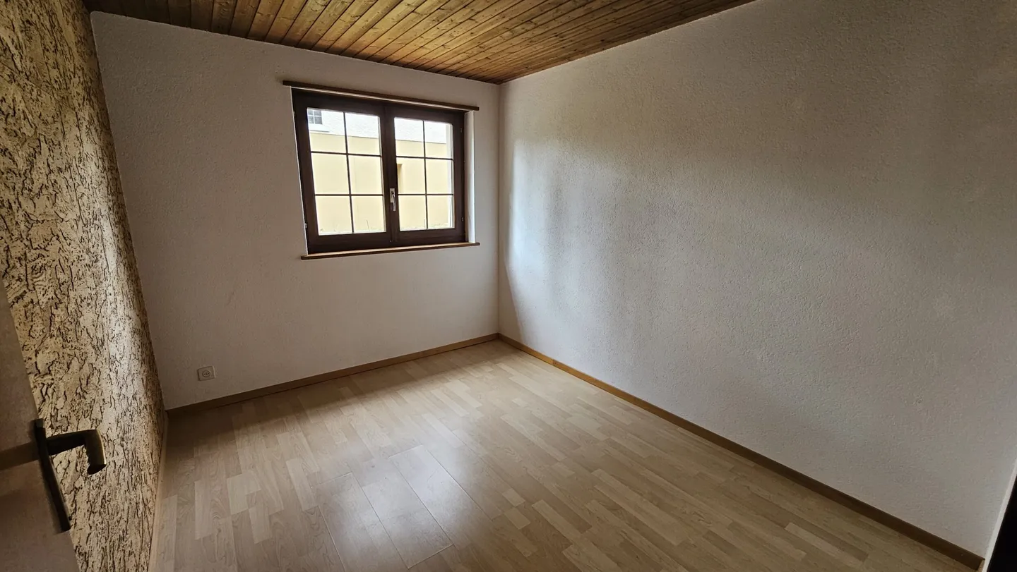 For rent in Courrendlin, 6.5-room house of 125 m² with garden - Photo 11 of 13
